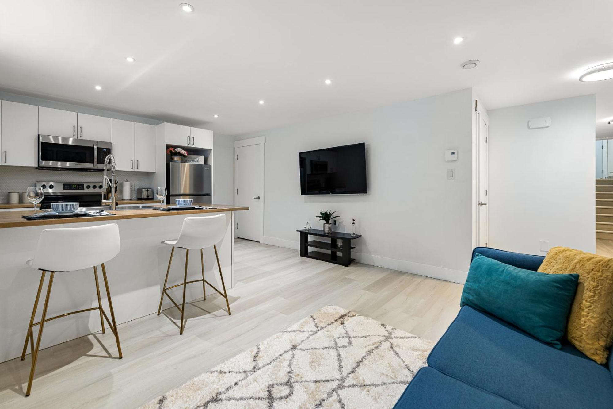 Beautiful 1 Bedroom Apartment - Private Entrance Moncton Exterior foto