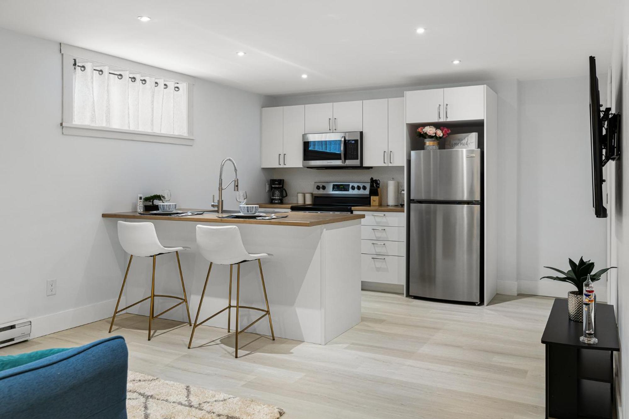 Beautiful 1 Bedroom Apartment - Private Entrance Moncton Exterior foto