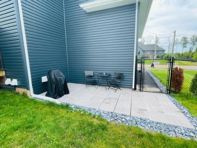 Beautiful 1 Bedroom Apartment - Private Entrance Moncton Exterior foto